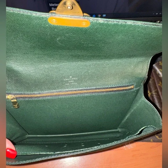 Project Louis Vuitton Green Leather clutch with Gold Lock - Picture 4 of 15